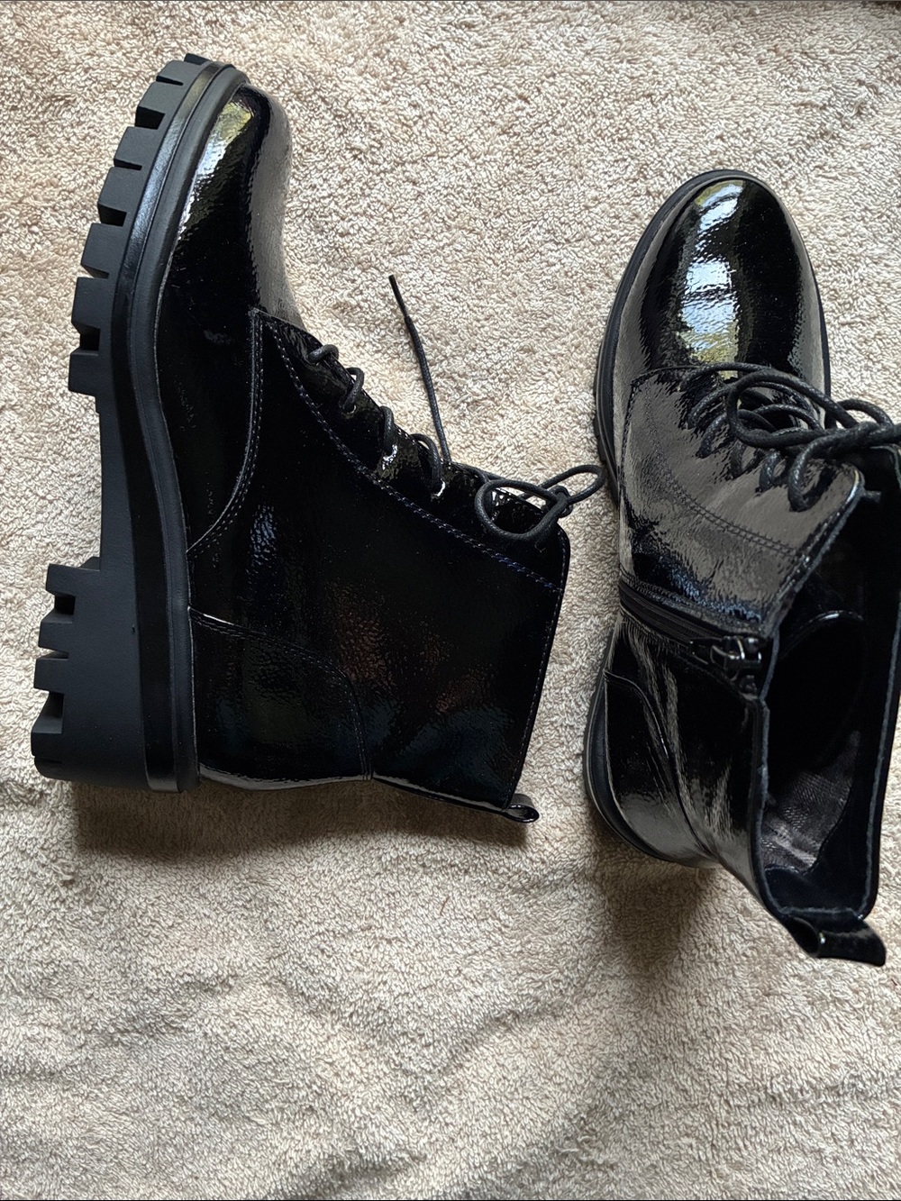 White Mountain 8.5 Black Tappy Lug-Sole Women's Ankle Boots